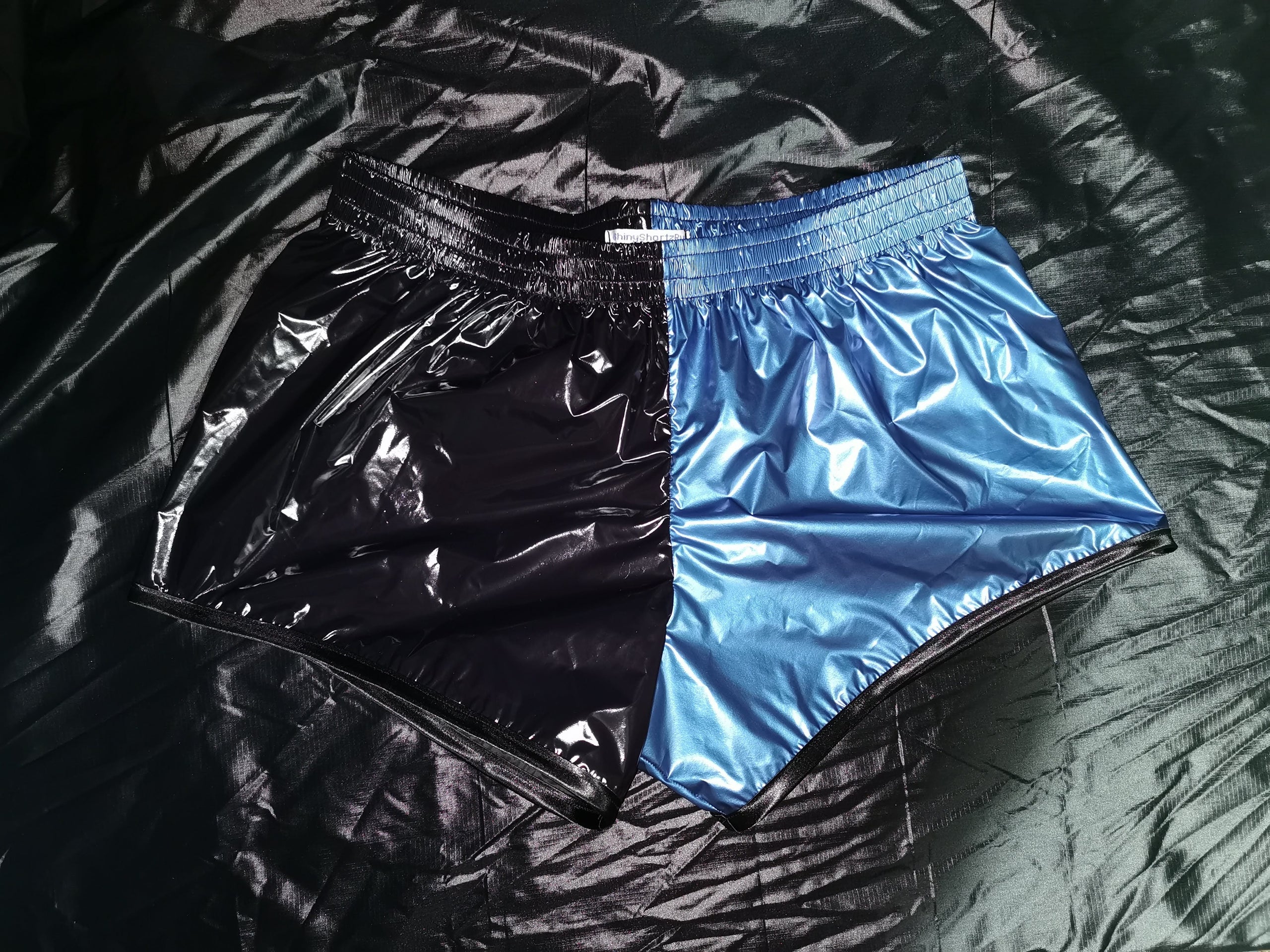 * L/R * Footy Shorts in glossy ultra-thin PU-coated nylon (ALL SIZES XS ...